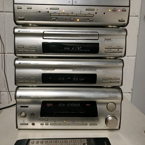 SANSUI 컴팩트 미니 컴포넌트 시스템 AH5 입니다. 이미지