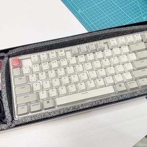 키크론 K8 RETRO 알루미늄 핫스왑 유무선겸용 텐키리스 키보드 이미지