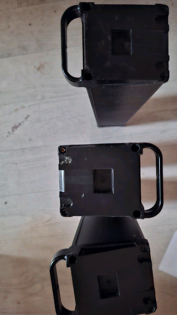 알톤전기자전거 배터리 10암페어 완충시 41.7v 2개 41.6v 1개전기자전거 충전기 각20만원 충전기는 4만원 이미지