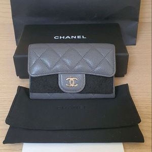 샤넬 캐비어 클똑 카드지갑 새상품급 정품(감정O)구찌프라다루이비통디올고야드샤넬셀린느보테가생로랑발렌시아가버버리가방 이미지