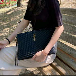 입생로랑 생로랑 뉴미듐 클러치백 정품S급(보증서O)구찌프라다루이비통디올고야드샤넬셀린느보테가생로랑발렌시아가버버리가방 이미지