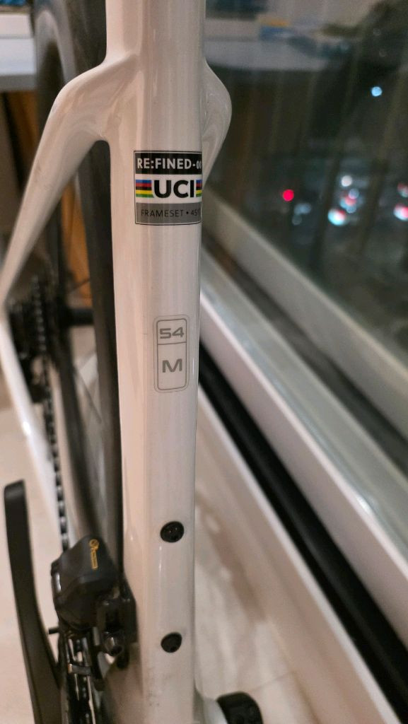 [입문 최고] 리파인드8 옥타 울테그라 12단 di2 (M 사이즈) 화이트 풀카본 로드 자전거 이미지