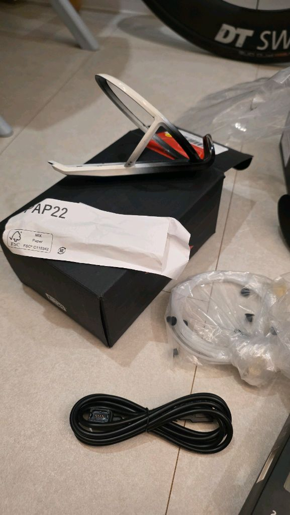 [입문 최고] 리파인드8 옥타 울테그라 12단 di2 (M 사이즈) 화이트 풀카본 로드 자전거 이미지