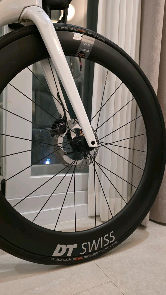 [입문 최고] 리파인드8 옥타 울테그라 12단 di2 (M 사이즈) 화이트 풀카본 로드 자전거 이미지