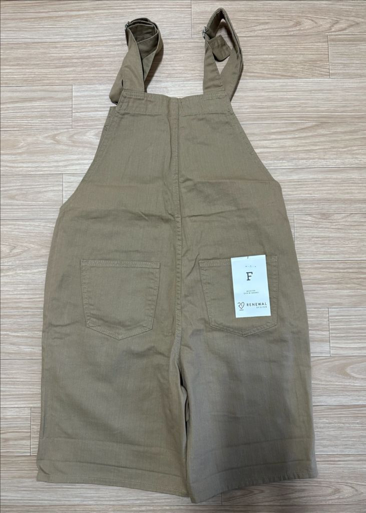 (새상품) 베이지색 멜빵 반바지 이미지