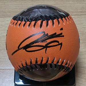 류현진 한화 100승 기념구 친필 싸인볼 이미지