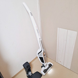 정상작동 일렉트로룩스 무선청소기 배터리47분 화이트 2in1 스틱+핸디형 이미지