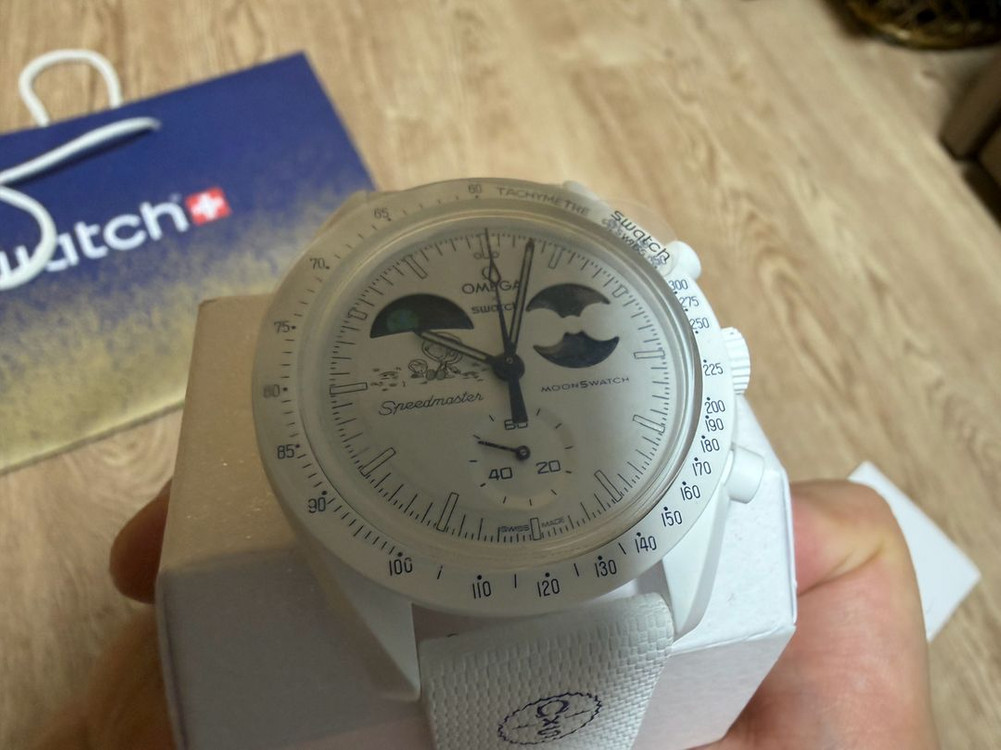 문스와치 문샤인골드 겨울 한정판 이미지