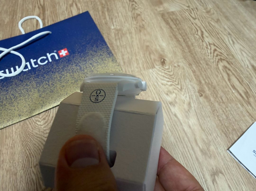 문스와치 문샤인골드 겨울 한정판 이미지