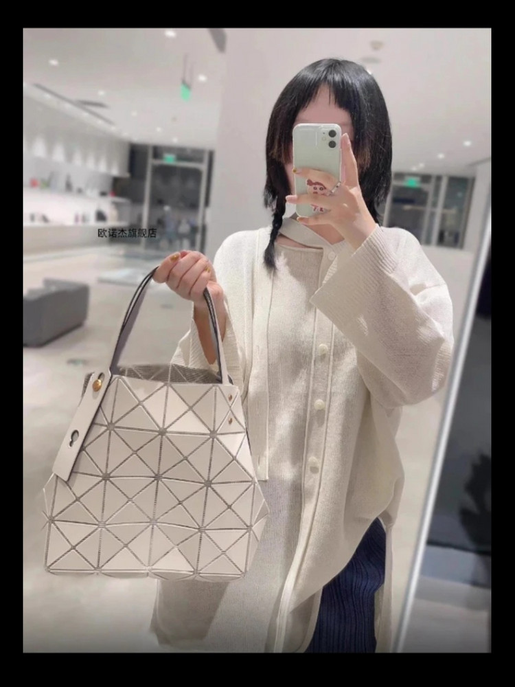 바오바오 토트백 팝니다 이미지