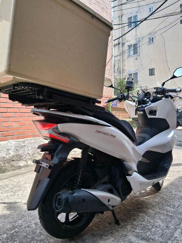 혼다 pcx125 20년식 59,@@@km 배달 세팅 판매합니다. 이미지
