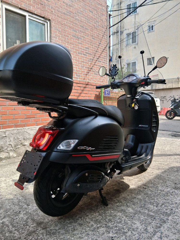베스파 GTS300 슈퍼스포츠 23년식 27,@@@km 완전 무사고 ! 이미지