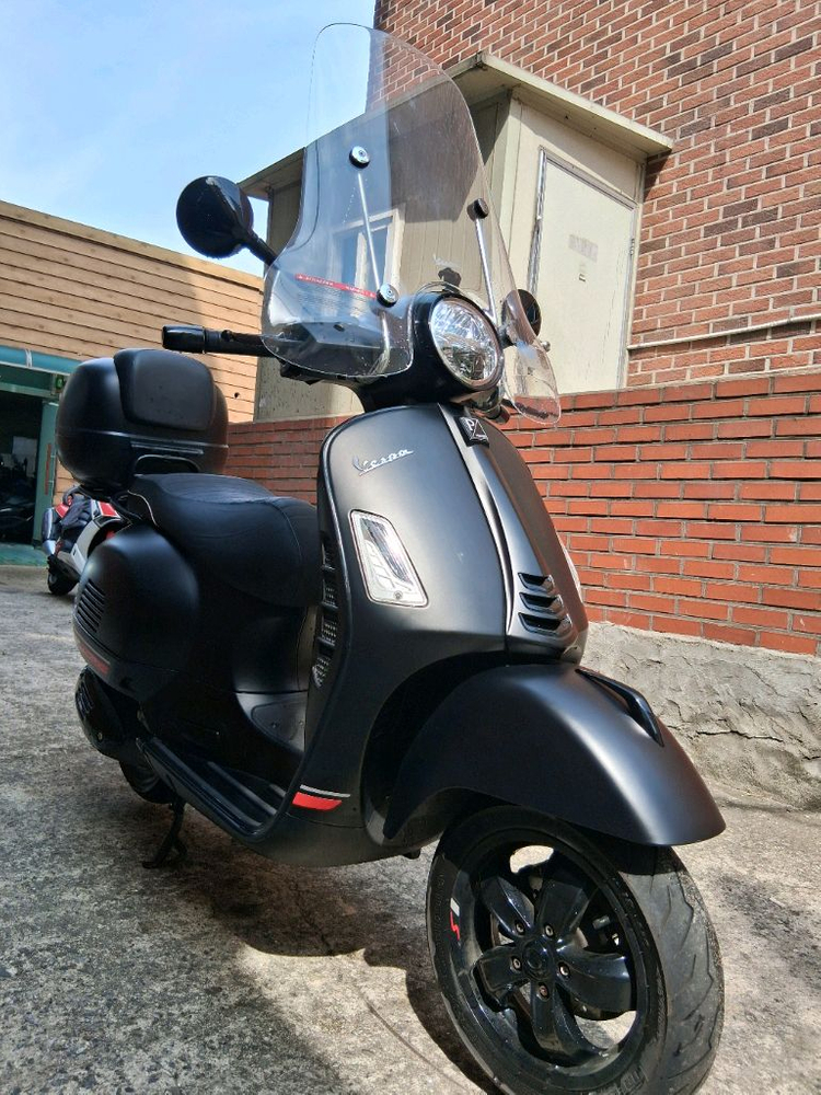 베스파 GTS300 슈퍼스포츠 23년식 27,@@@km 완전 무사고 ! 이미지