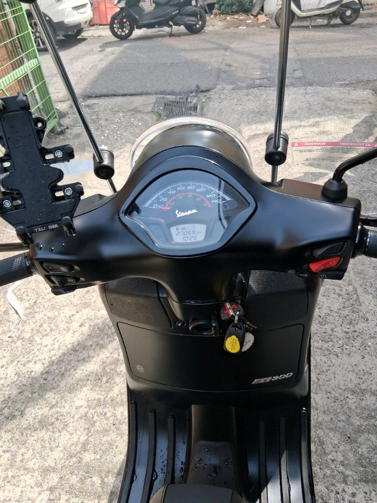 베스파 GTS300 슈퍼스포츠 23년식 27,@@@km 완전 무사고 ! 이미지