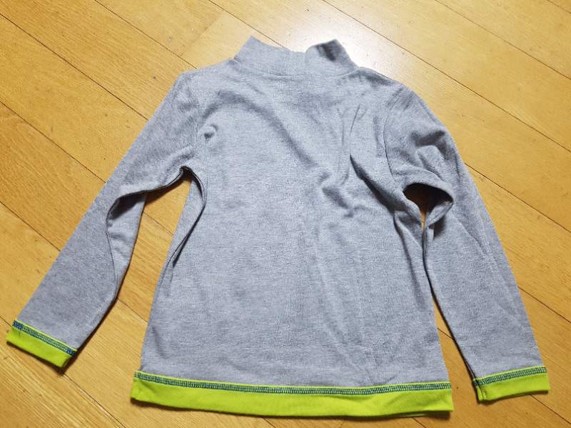 티셔츠 120사이즈 두장 다해서 5천원 이미지