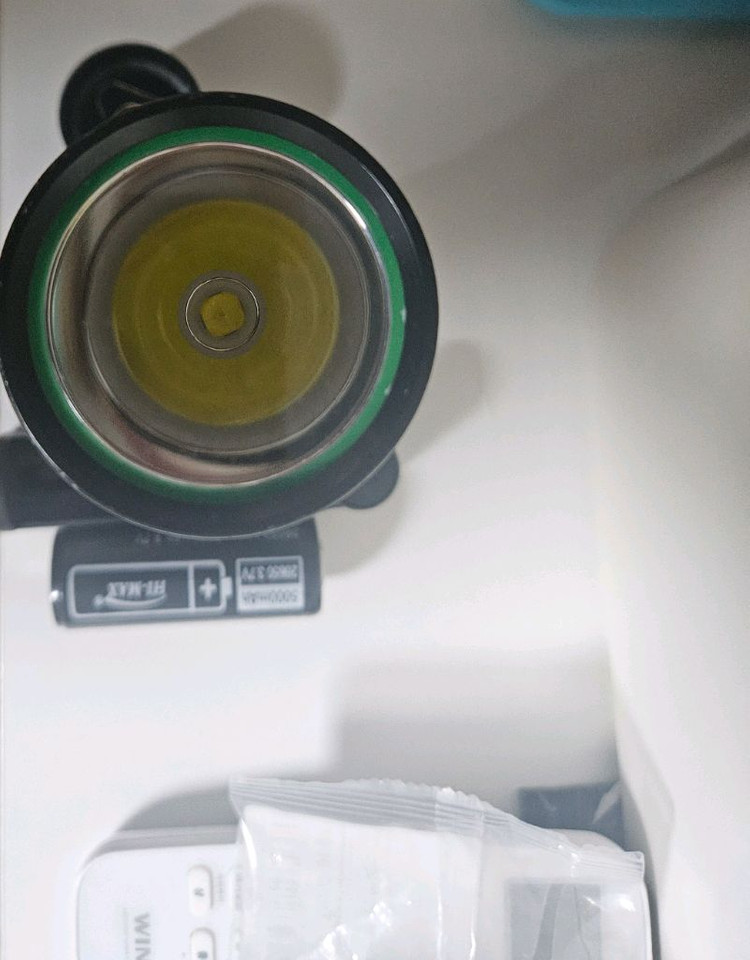 트라이온 TS4 수중랜턴 다이빙 이미지