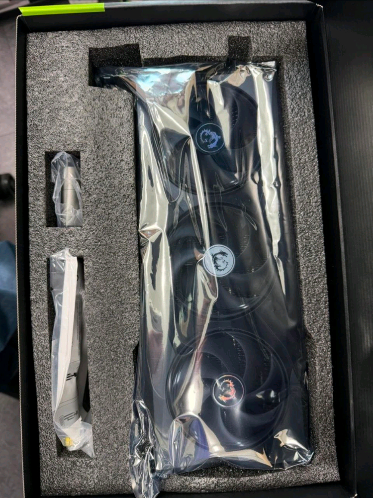 MSI 지포스 RTX 5070 Ti 게이밍 트리오 OC 팝니다 이미지