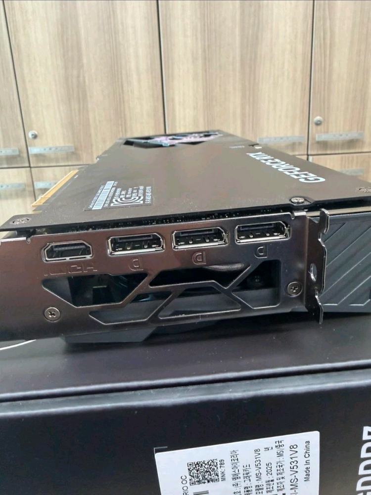 MSI 지포스 RTX 5070 Ti 게이밍 트리오 OC 팝니다 이미지