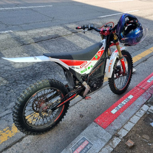 아크틱 레오파드 전기 오토바이 오프로드 써론 라이트비 x 울트라비 탈라리아 스팅 스즈키 위아위스 써벨로 비티 디스크 이미지