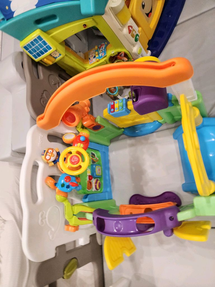 아기 발달놀이 장난감리틀타익스 뉴 액티비티가든 장난감아기를 위한 리틀타익스 액티비티 가든 장난감입니다. 다양한 감각 이미지