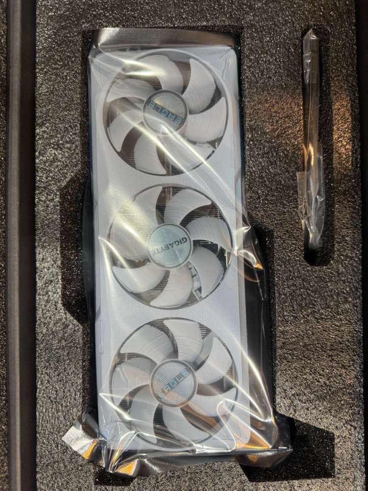rtx5070 기가바이트 이글 화이트 미개봉 이미지