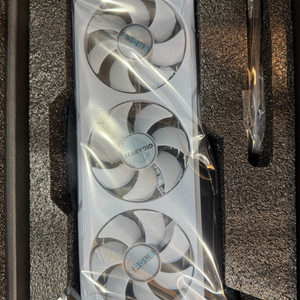 rtx5070 기가바이트 이글 화이트 미개봉 이미지