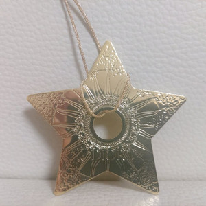 [한정판/정품] 디올 홀리데이 스타 오너먼트 별 참 디올 크리스마스 골드 메탈 스타 이미지