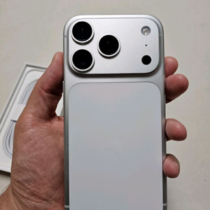 아이폰 17 프로 256gb 실버 자급제 이미지