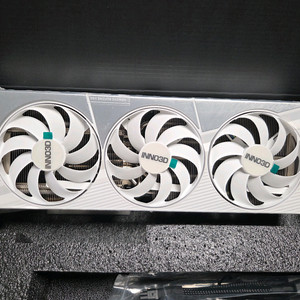 INNO3D 지포스 RTX 5080 D7 16GB X3 화이트 그래픽카드 이미지