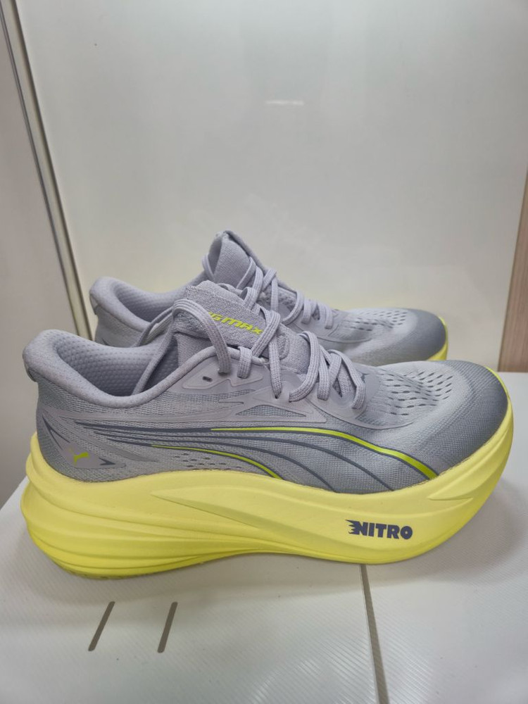 푸마 맥스 쿠셔닝 러닝화 265mm(거의 새상품) /퓨마 매그맥스 런닝화 편하고 가벼운 운동화 이미지