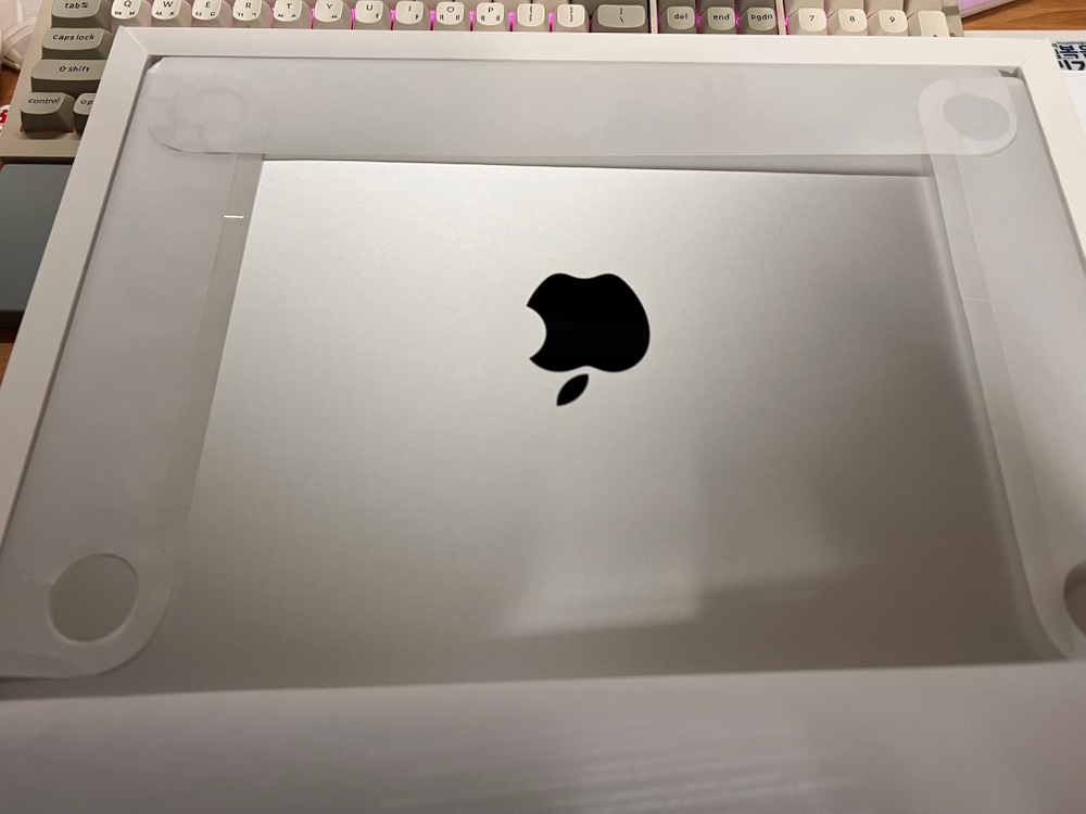 맥북프로 14인치 M3 Pro칩 18GB램 / 512GB 이미지