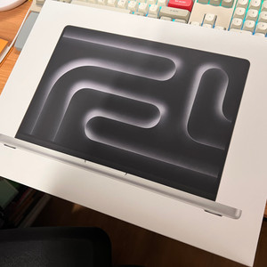 맥북프로 14인치 M3 Pro칩 18GB램 / 512GB 이미지