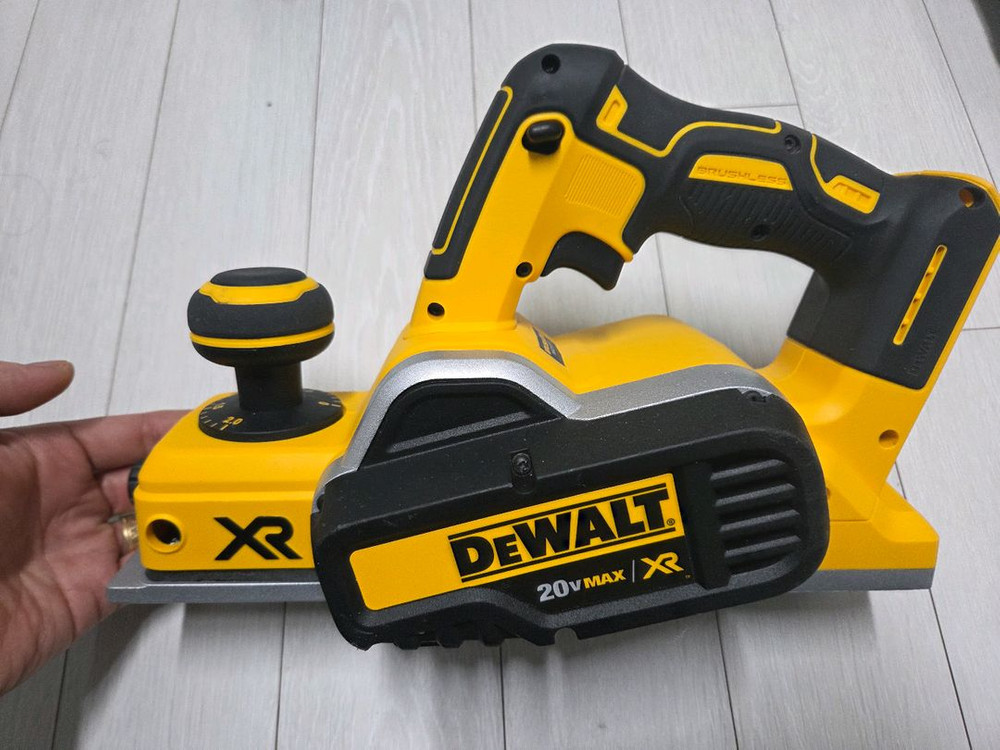 디월트 풀세트 직쏘 컷쏘 그라인더 멀티커터 스킬 월커터 임팩 해머 드릴 실타카 대타카 충전기 배터리 플랜지쏘 이미지