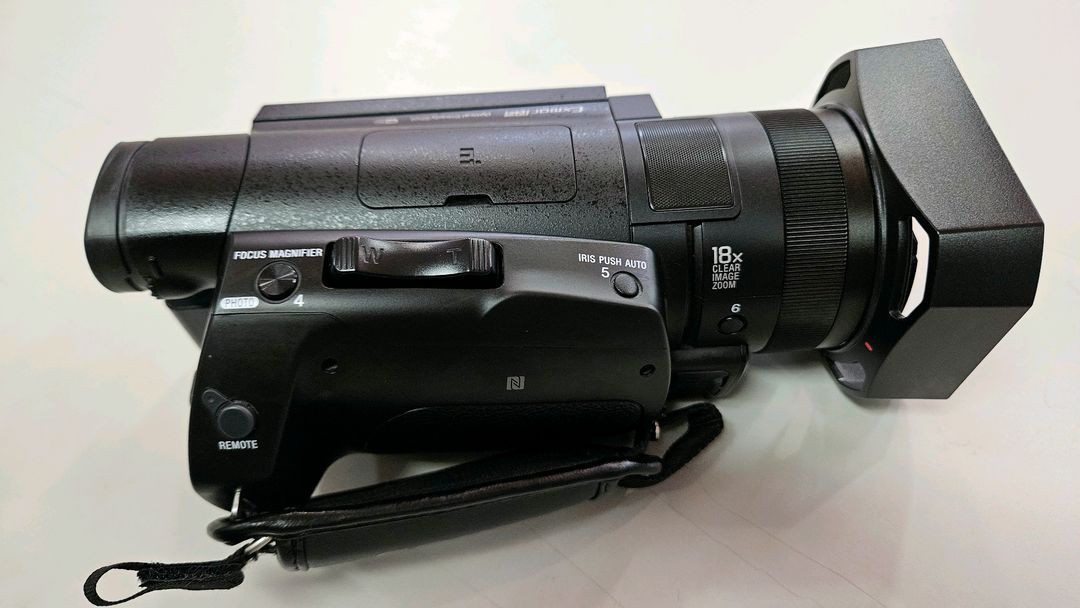 신품급> SONY 소니 4K캠코더 AX700 홈마 콘서트 펜싸 핸디캠 이미지