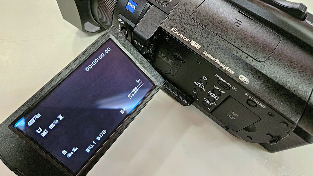 신품급> SONY 소니 4K캠코더 AX700 홈마 콘서트 펜싸 핸디캠 이미지