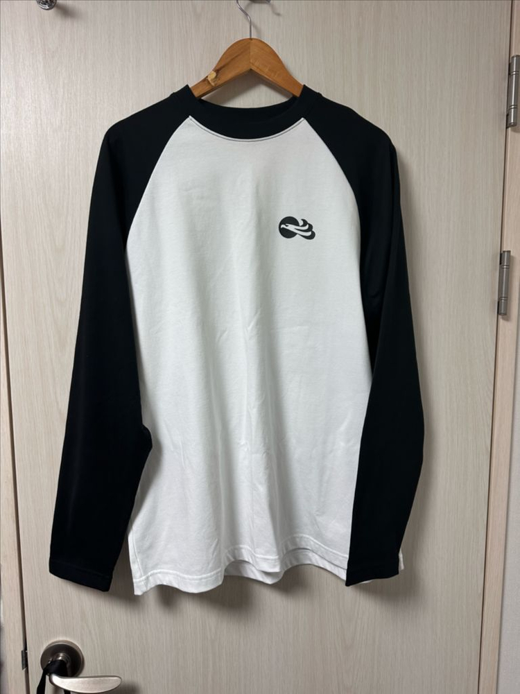 로고 라글란 티셔츠 이미지