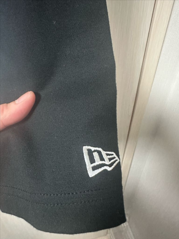 로고 라글란 티셔츠 이미지