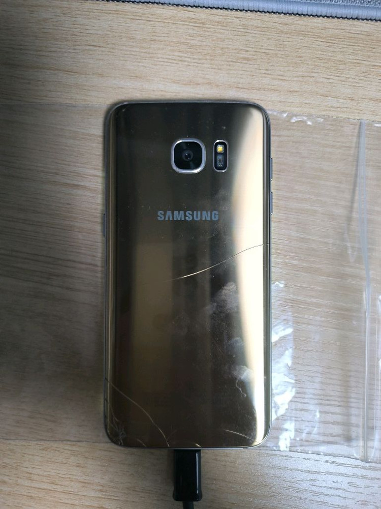 갤럭시 s7 엣지 골드 부품용 이미지