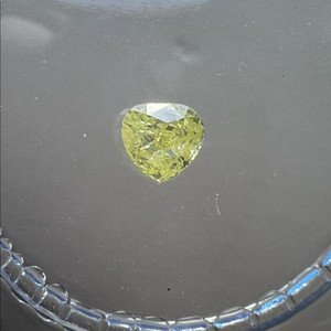 Fancy Yellow 0.29ct 하트컷 천연다이아몬드 이미지
