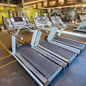 헬스장 클럽용 런닝머신 3대 판매 이미지