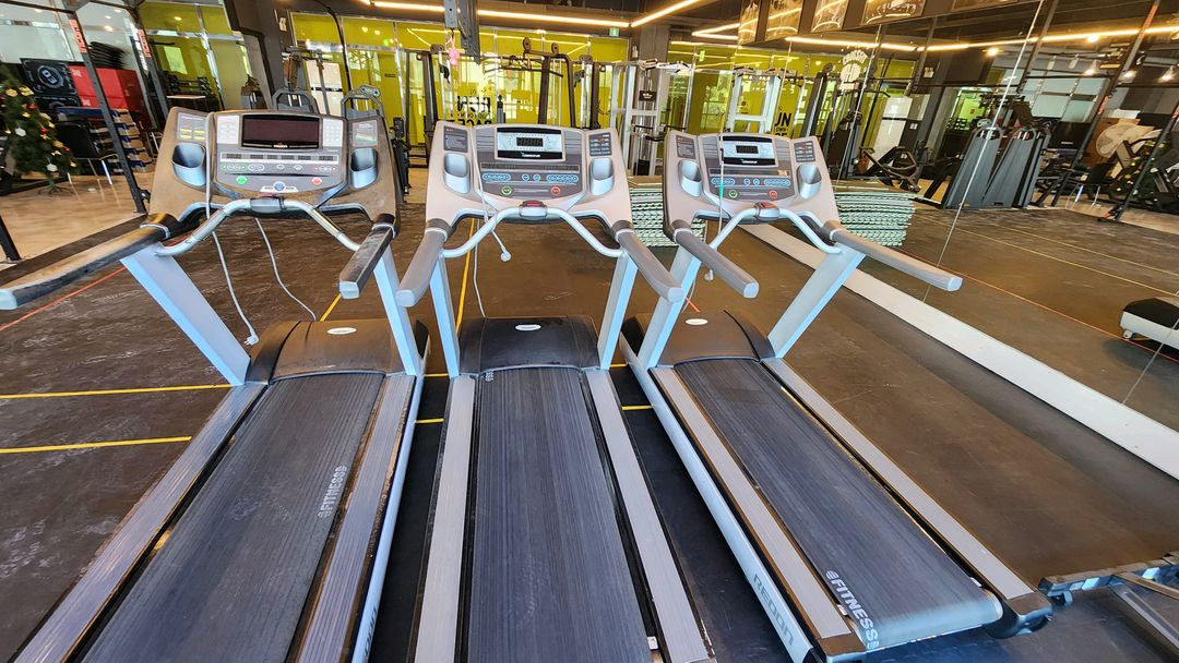 헬스장 클럽용 런닝머신 3대 판매 이미지