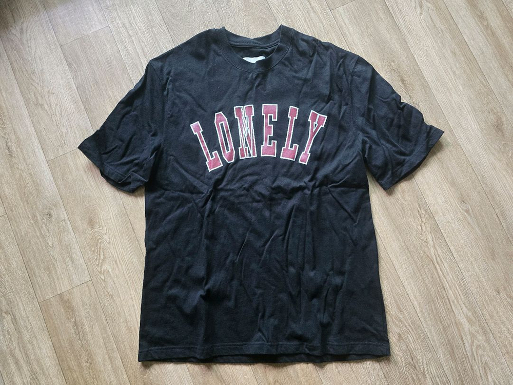 노앙 블랙 레드 반팔티 L 새제품 팝니다 이미지