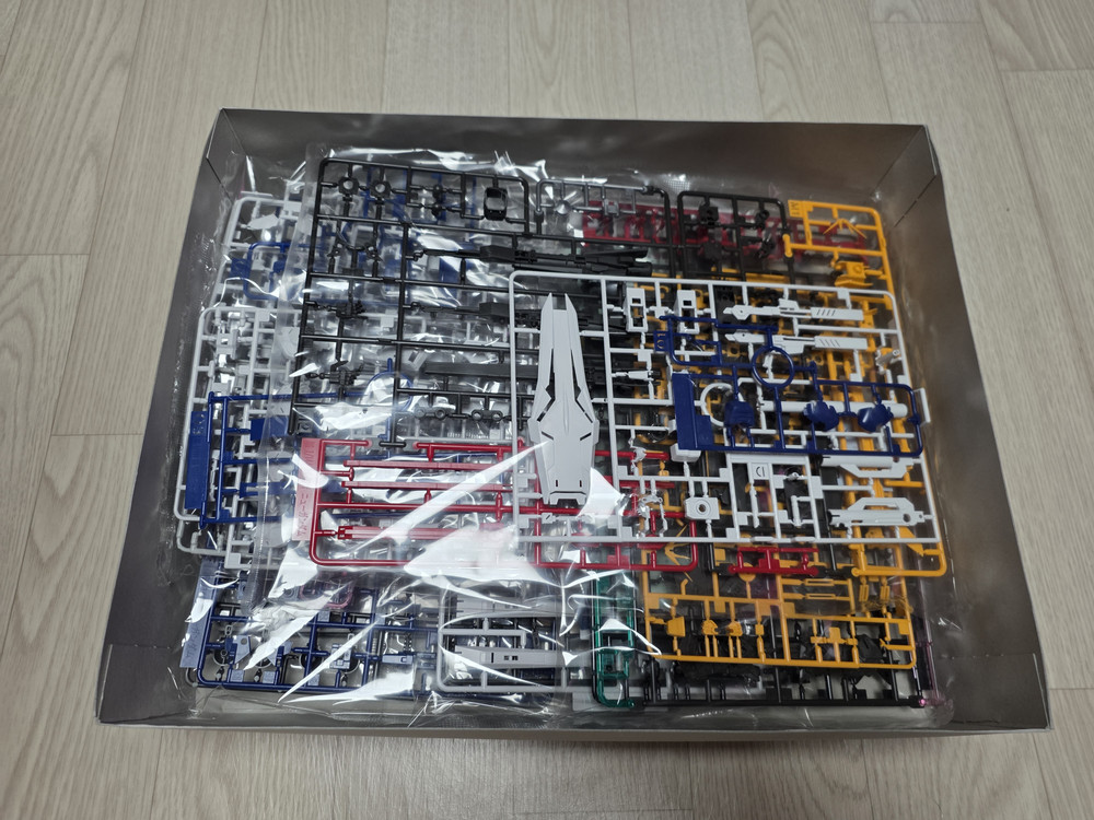 미개봉 건담 프라모델 4세트 팝니다. 이미지