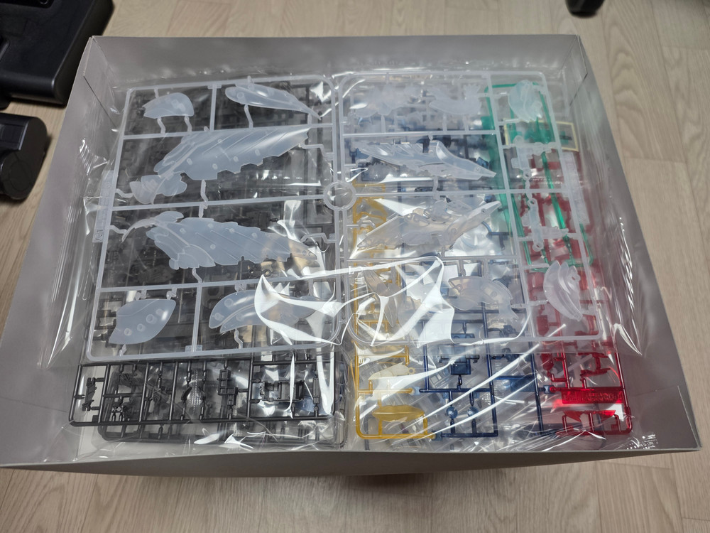 미개봉 건담 프라모델 4세트 팝니다. 이미지