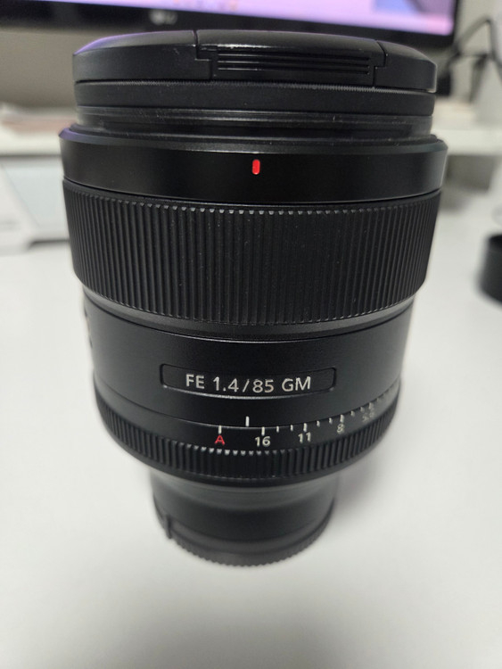 SONY 소니 FE85mm F1.4 GM (85.4)(85금) 풀프레임 미러리스용 단렌즈 판매합니다 이미지