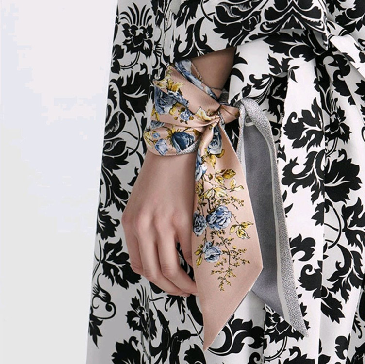 디올 미차 스카프 그랑빌 미차 로즈드방 블루 실크 트윌 이미지