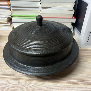 무쇠 솥단지 이미지