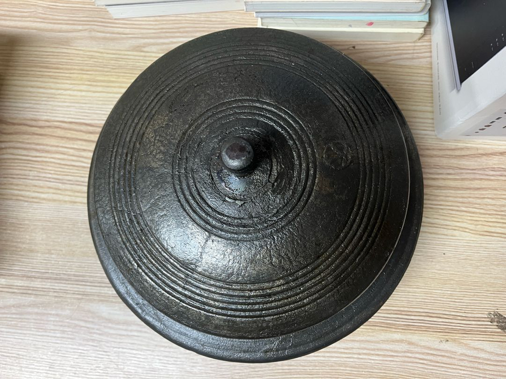 무쇠 솥단지 이미지