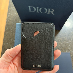 디올 맥세이프 카드 지갑 이미지