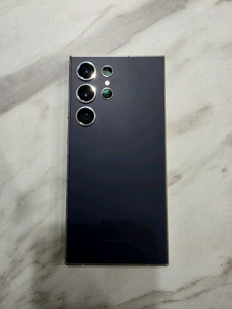 갤럭시 s24울트라 1tb 자급제 + 케이스티파이 케이스 3개, 쿨거 시 네고가능 이미지